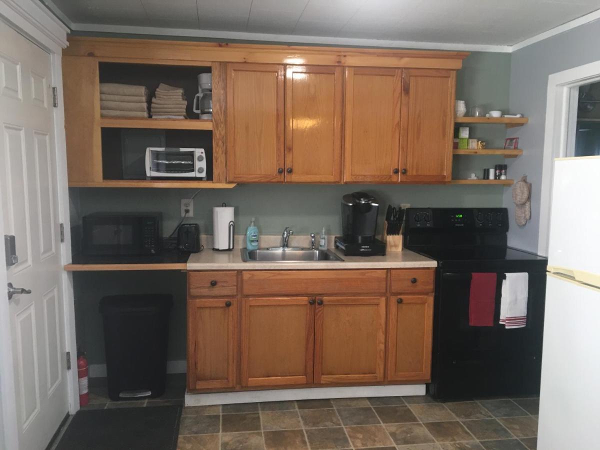 Home Away From Home, Recently Renovated North Troy Bagian luar foto