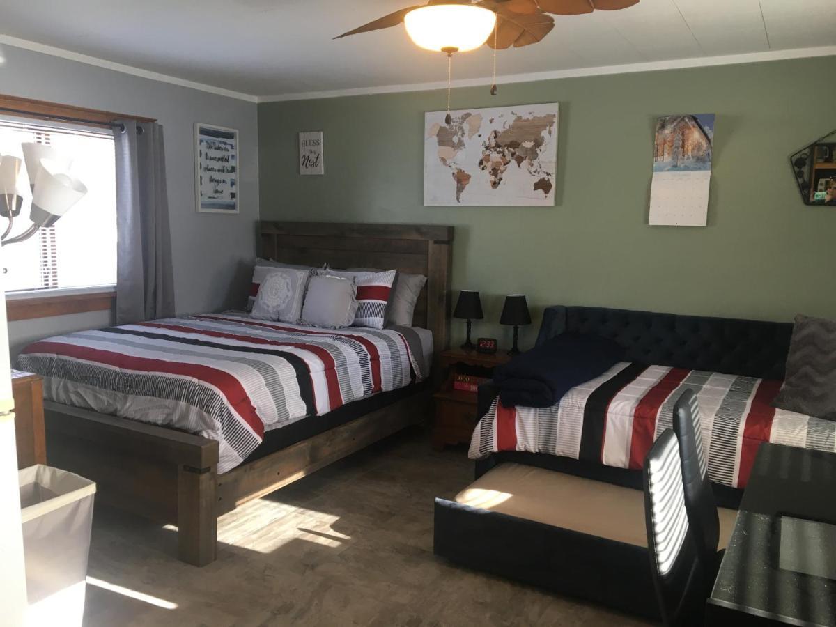 Home Away From Home, Recently Renovated North Troy Bagian luar foto