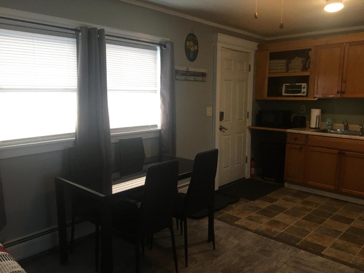 Home Away From Home, Recently Renovated North Troy Bagian luar foto