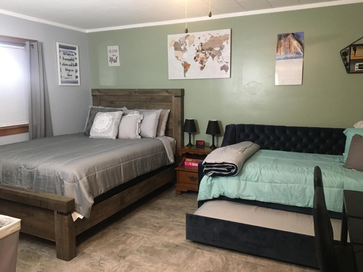 Home Away From Home, Recently Renovated North Troy Bagian luar foto