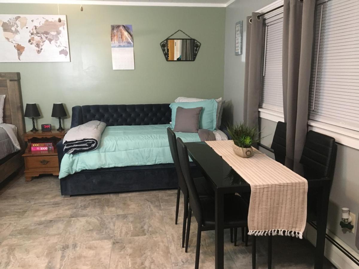 Home Away From Home, Recently Renovated North Troy Bagian luar foto